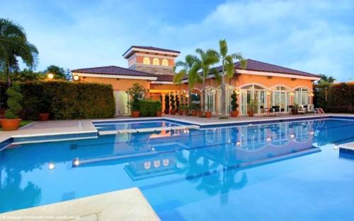 Swimming pool, La Mirie 3 home in Malolos, Philippines in Calumpit