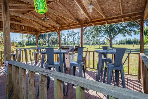 Beautiful Log Home 5mi from Suwanee Music Park in Live Oak (Florida)