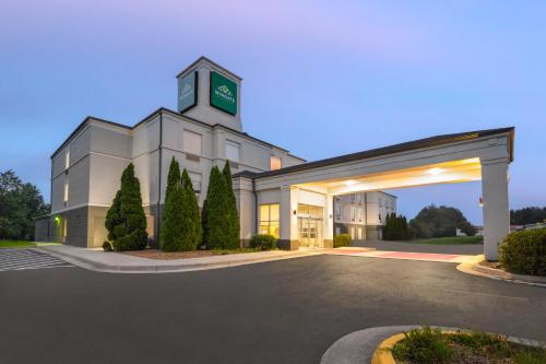 Wingate by Wyndham Dublin Near Claytor Lake State Park in Dublin, USA