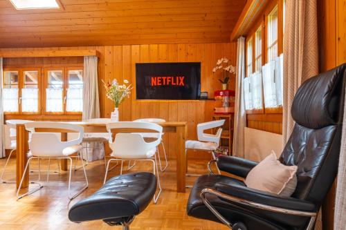 Chalet 3 - Quiet and unique near Interlaken, Beatenberg (photo 2)