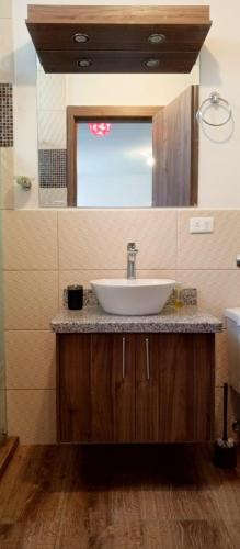 ห้องน้ำ, Acogedora casa moderna in การ์เซเลง