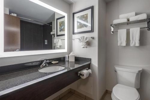 Best Western Dawson Creek - 화장실