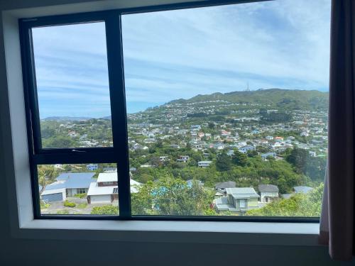 Relaxing rooms with mountain views, close to ferry in Norra Wellington