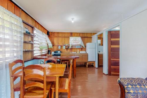 Tarpon at Carol's Cabanas -Gold Standard Certified in พลาเซนเซีย