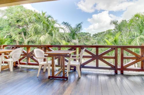 Parrot Room at Mahogany Hall -Gold Standard Certified – khách sạn tại Bullet Tree Falls