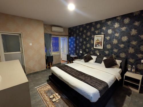 Luna Hotel & Lounge