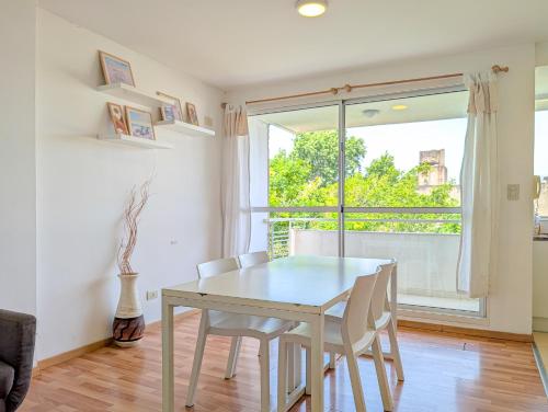 Full equipado con fast wifi y balcon - cerca de facultad de medicina o terminal omnibus in Luis Agote