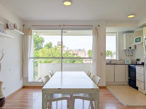 Full equipado con fast wifi y balcon - cerca de facultad de medicina o terminal omnibus in Luis Agote