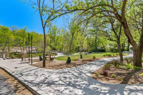 Greenhouse on Gregg-Half mi to Campus & DT in Fayetteville (AR)