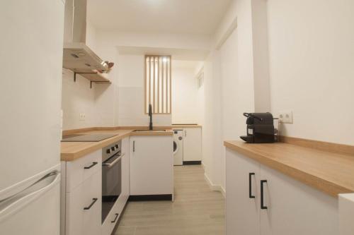 3 Bed Apt Sleep 6 - Pets Balcony Parking Wifi in Ayamonte városközpont