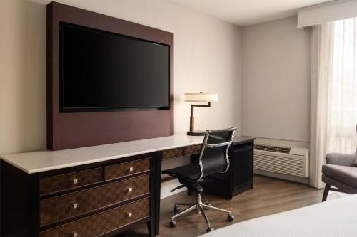 Four Points by Sheraton San Diego Downtown Little Italy - image 10