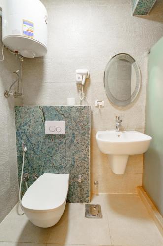 room detail thumbnail 2