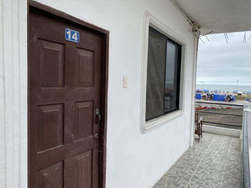 Hostal La Cabaña Típica (Hostal La Cabana Tipica) in Playas Villamil