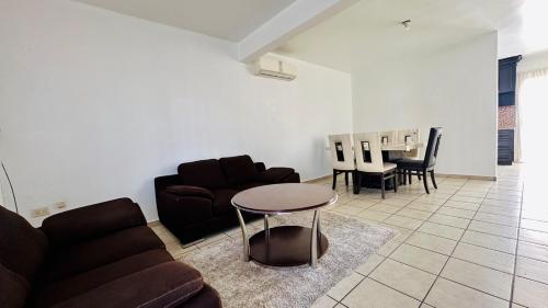Casa a 4 Min Parque Industrial in Y Griega