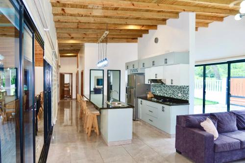 Villa Plasencia! in Manabao