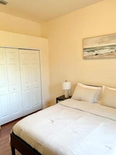 Quiet Naples retreat suite with pool - 1 or 2 bedrooms in Orangetree (FL)