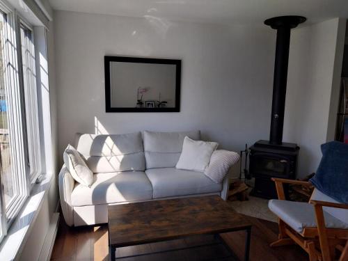 Coin cosy dans les bois in Ste Brigitte De Laval (QC)