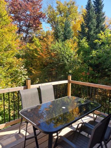 Létesítmények, Coin cosy dans les bois in Ste Brigitte De Laval (QC)