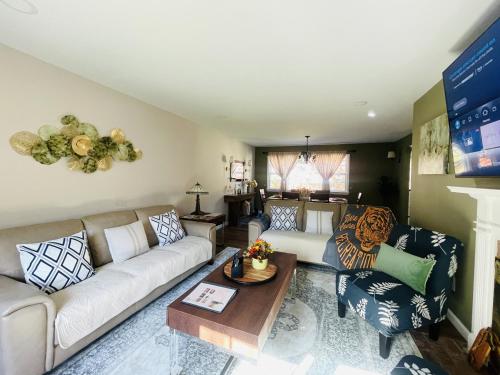 Private Estate, Walk to Princeton Downtown, 3-Bedrooms 2-Bath with Free Parking 5