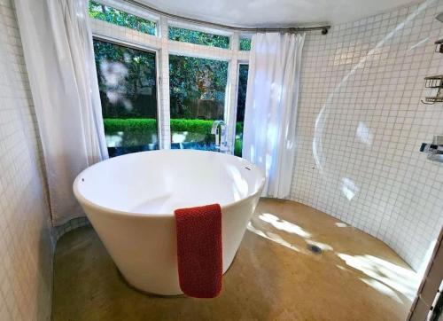 Unique Sculptured House with Private Beach Access in Rio Del Mar (CA)