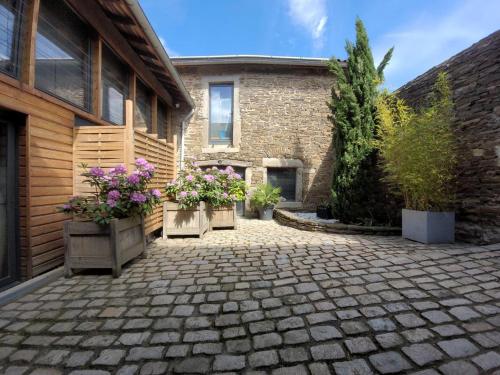 Gîte campagnard avec animaux acceptés, terrasse privée - FR-1-496-299 (Gite campagnard avec animaux acceptes, terrasse privee - FR-1-496-299) in Rive-de-Gier