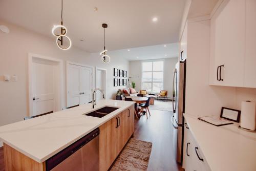 مطبخ, New Vaulted Ceilings 3 Beds AC Views in Downtown Golden