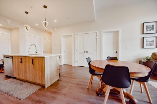 مطبخ, New Vaulted Ceilings 3 Beds AC Views in Downtown Golden