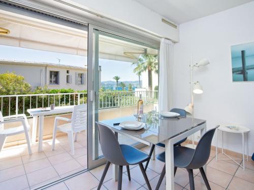 Studio Climatisé Proche Plage et Commerces avec Balcon, Wi-Fi et Parking - FR-1-466A-16 - Location saisonnière - Saint-Raphaël