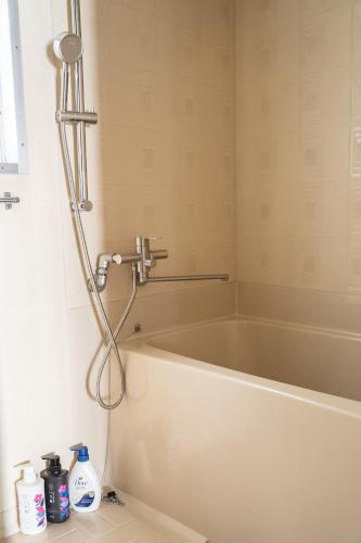 Vinyl Stay - spacious local experience