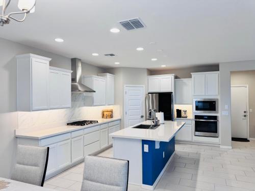 Private Guest Rooms in Laveen, Near South Mountain & Downtown Phoenix, Phoenix