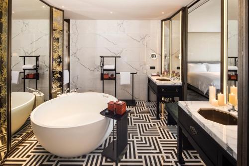 room detail thumbnail 2