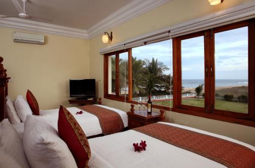 Villa - Sea Side image 1