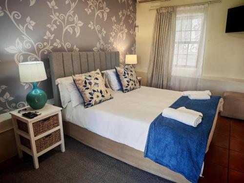 Villa ChoCoLatt Guest House and Porta Taverna Restaurant in พอร์เตอร์วิลล์