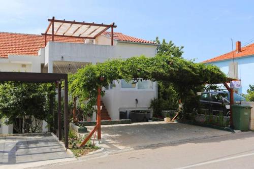  Apartmani Emilijana in 23231 Petrčane
