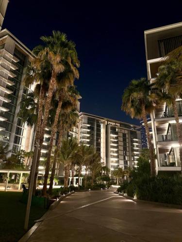 Näkymä ulkoa, 3BR Luxury Stay with Maid Room and Views of Ain Dubai & Sea in Bluewaters Island
