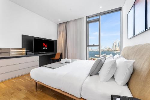 3BR Luxury Stay with Maid Room and Views of Ain Dubai & Sea in Bluewaters Island