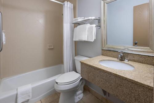 Super 8 by Wyndham Latham - Albany Airport in Latham, USA