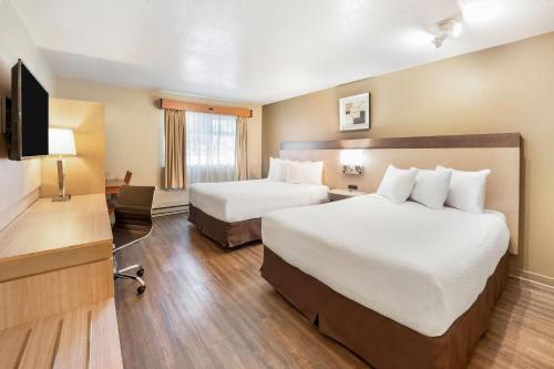 2 queen beds