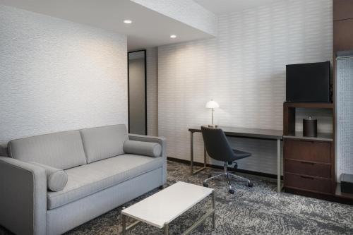 DoubleTree by Hilton Long Island City New York - image 12