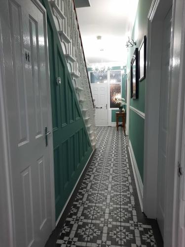 Exterior view, BUDGET ROOMS - 9 East Grange Drive in Hunslet Carr