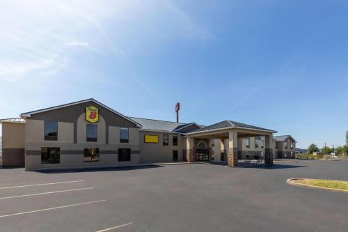 Super 8 by Wyndham Shepherdsville - image 11