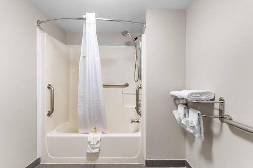 Days Inn by Wyndham Enterprise - image 11