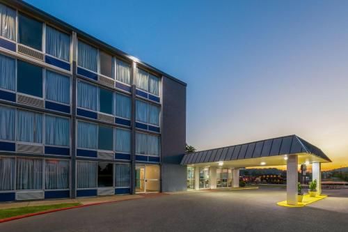 ทัศนียภาพภายนอกโรงแรม, Days Inn by Wyndham Cambridge in เคมบริจด์ (OH)