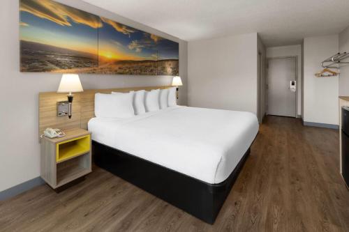 Days Inn by Wyndham Cambridge - image 6