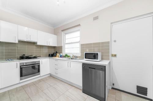 Harbour Bridge View 2BR Resort at Cremorne Point - image 11