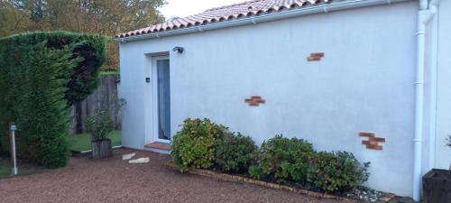 Petite maison au calme tout confort in ชาลอง