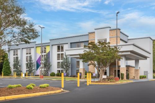 Spark by Hilton Atlanta Airport South College Park, Atlanta