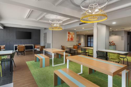 Comfort Inn Atlanta Airport - image 13
