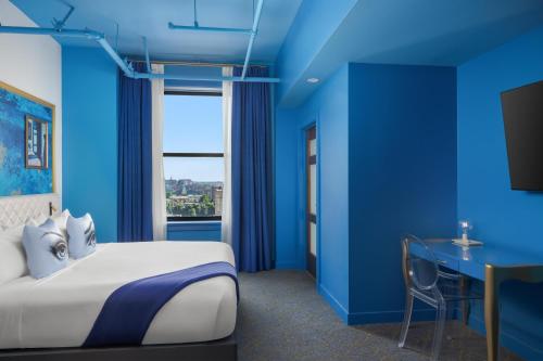 room detail thumbnail 2