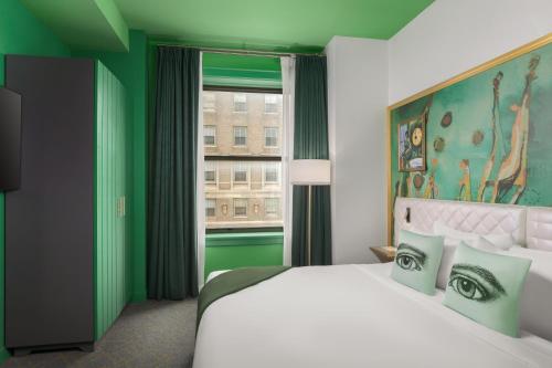 room detail thumbnail 2